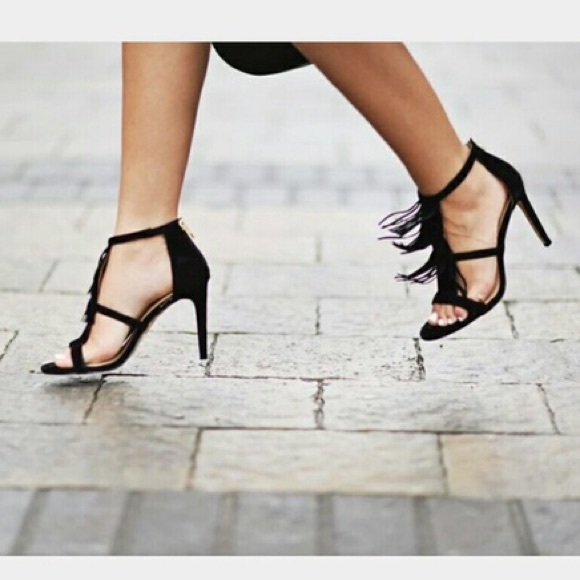 Ann Taylor Black Fringe Suede Heels 7 New - Picture 2 of 5